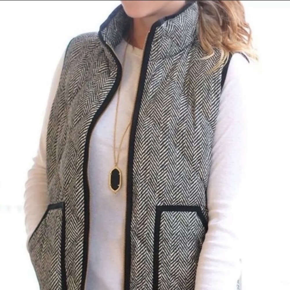 Merokeety herringbone vest, pockets and exposed golden zipper, excellent condit